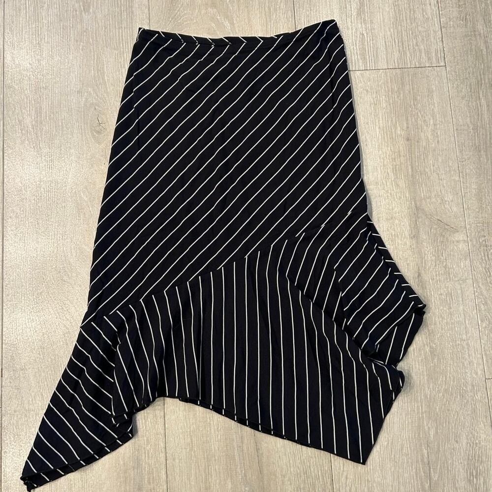 Vintage black and white midi skirt. Size small
